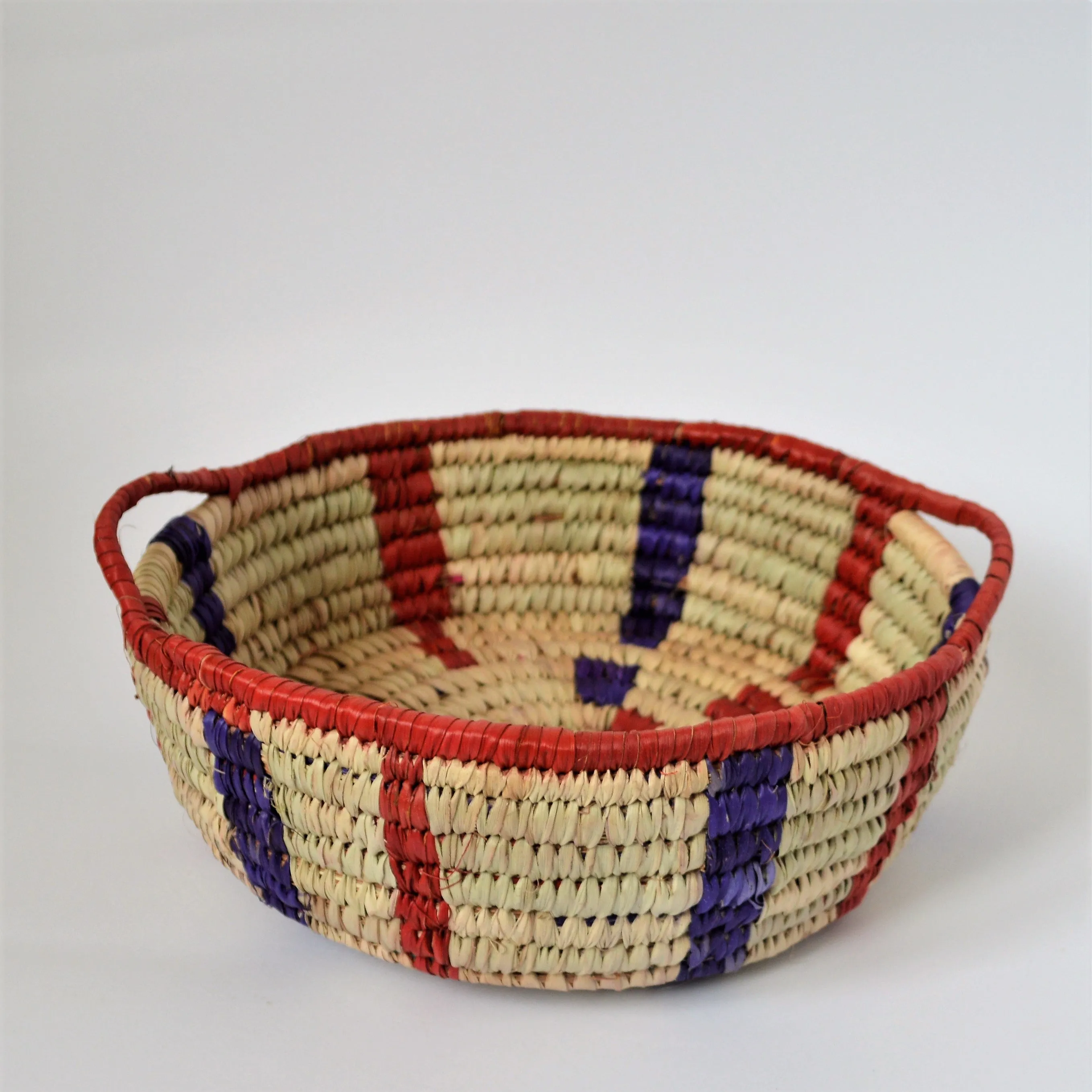 Straw fruit basket bowl